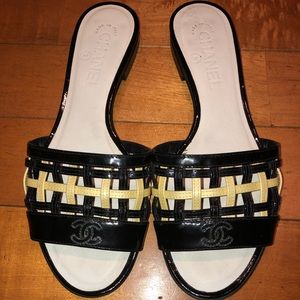 CHANEL patent leather woven sandals.